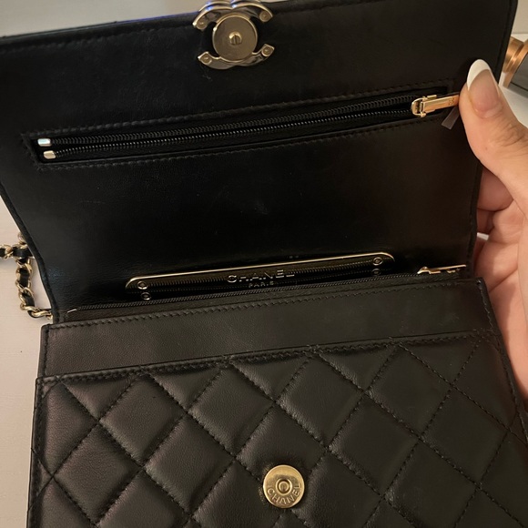 Authentic black Chanel bag - Picture 2 of 9